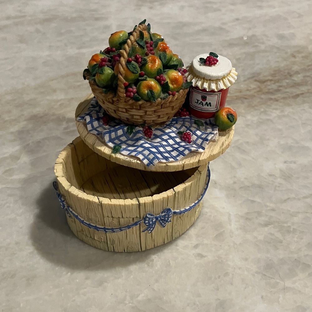 Willow Hall Fruit Basket with Jam Accent - Multicolor